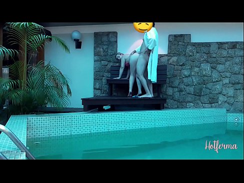 ❤️ Boss invita a cameriera à a piscina, ma ùn pudia resiste à un caldu ️❌ Porno anale à noi % co.pornohammer.ru%